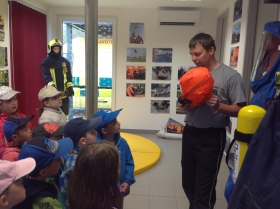 Vybavení hasičů k záchraně dětí.